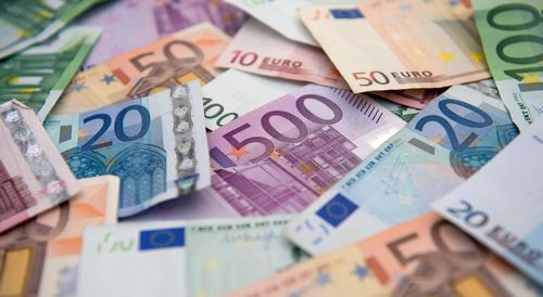 200-300 Тысяч евро на руках: в 2009 году за границей выбор стал больше, а дома - богаче